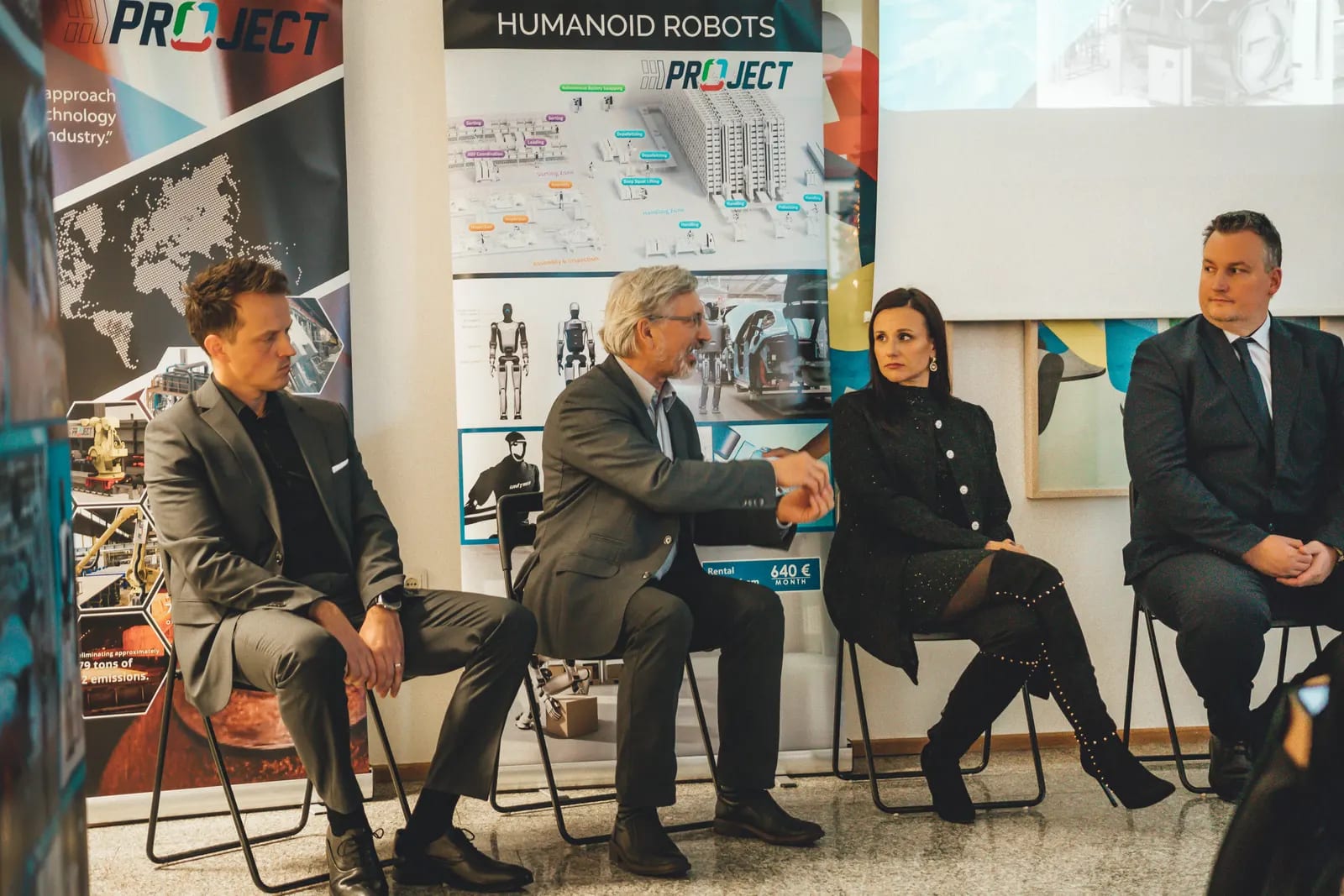 Pogovor o humanoidni robotiki na predstavitvi podjetja HIPROJECT