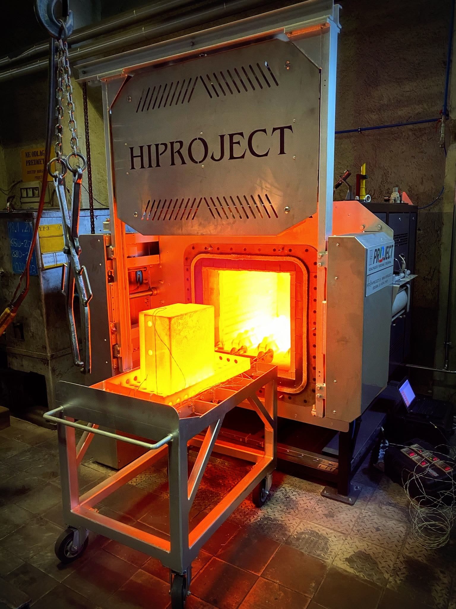 Industrijska peč Hiproject z žarečo komoro med toplotno obdelavo