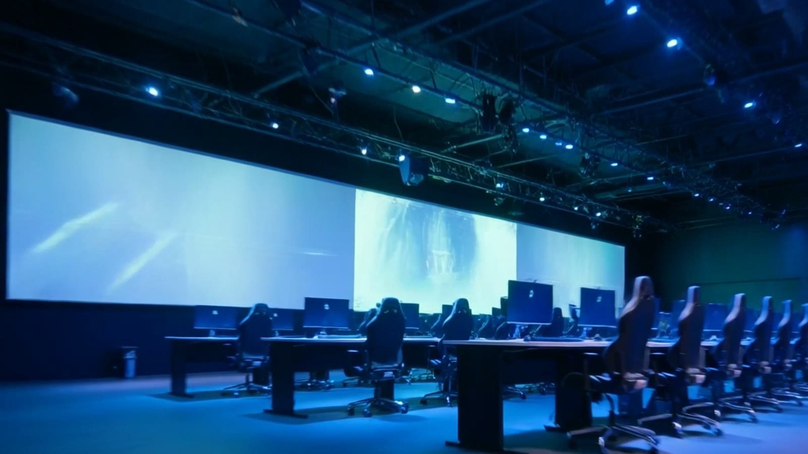 E-šport arena z veliko LED steno in igralnimi mesti