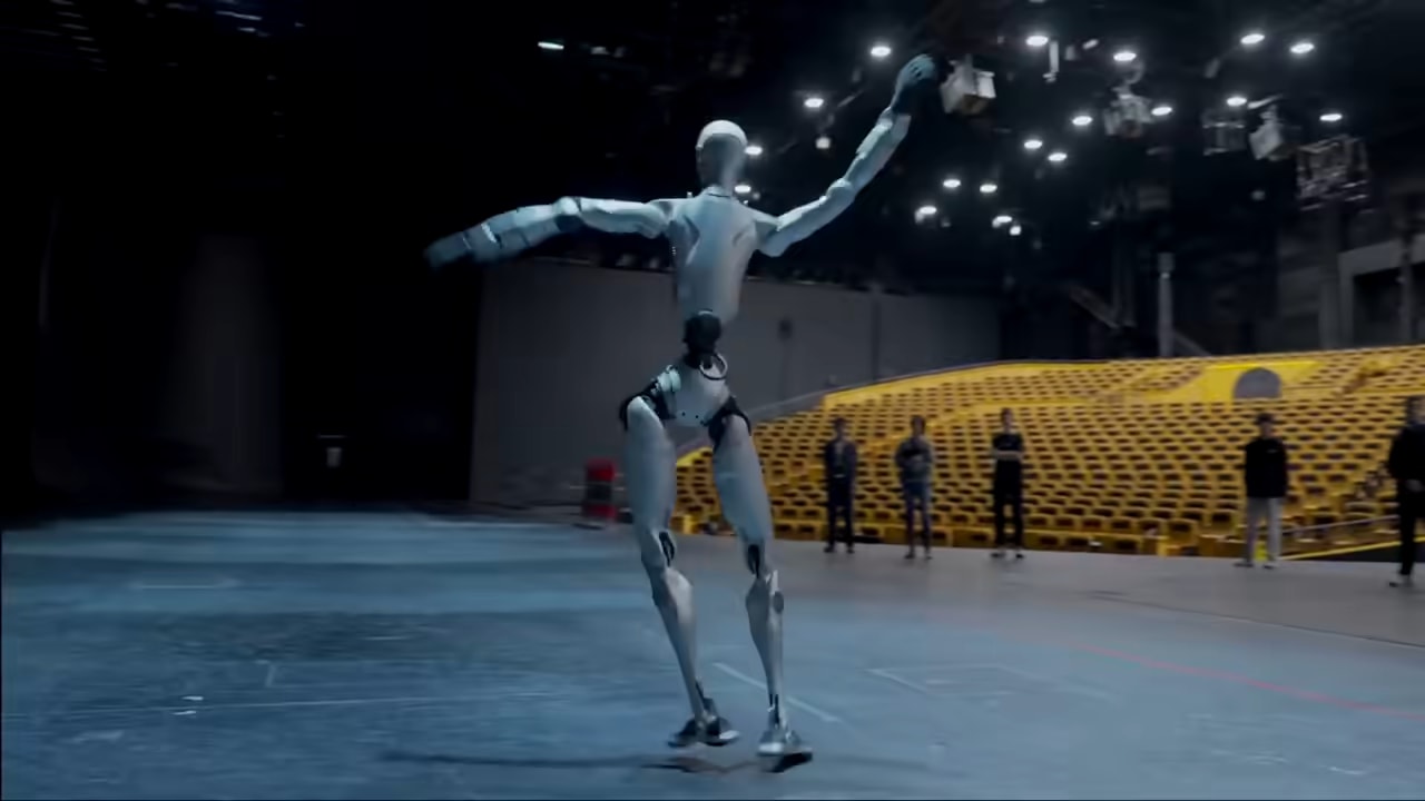 Robot H2 pleše na velikem odru